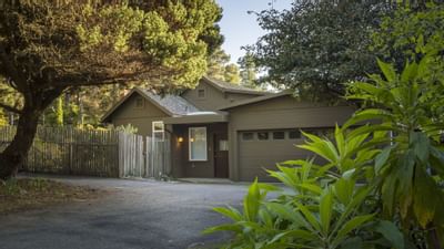 Exterior view of a rental house at Heritage House Resort