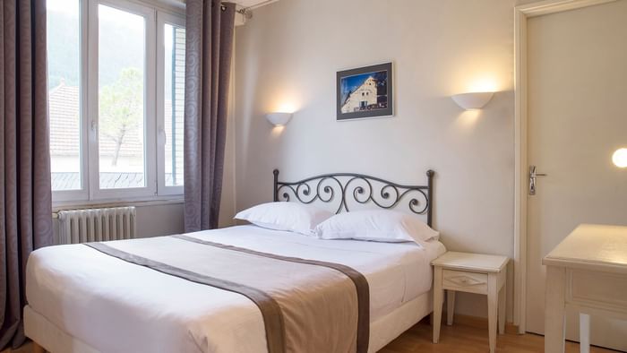 Interior of the Double bedroom at Hotel du Pont Roupt