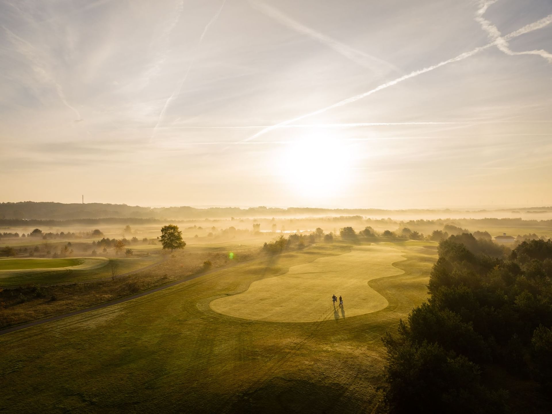 Malerischer Blick auf den idyllischen Golfplatz im Precise Resort