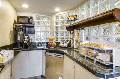 Complimentary Breakfast - Monte Carlo Inns Toronto