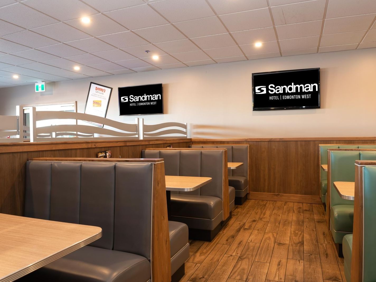 Denny's Restaurant | Sandman Hotel Edmonton West