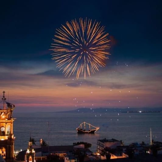 Fireworks & night city view neat Casa Dona Susana