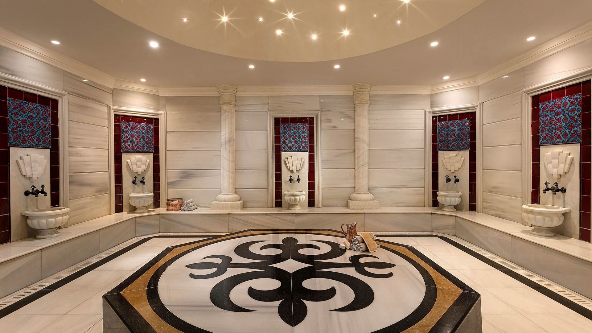 Titanic Mardan Palace'taki Amon Spa'da lüks Türk hamamı.