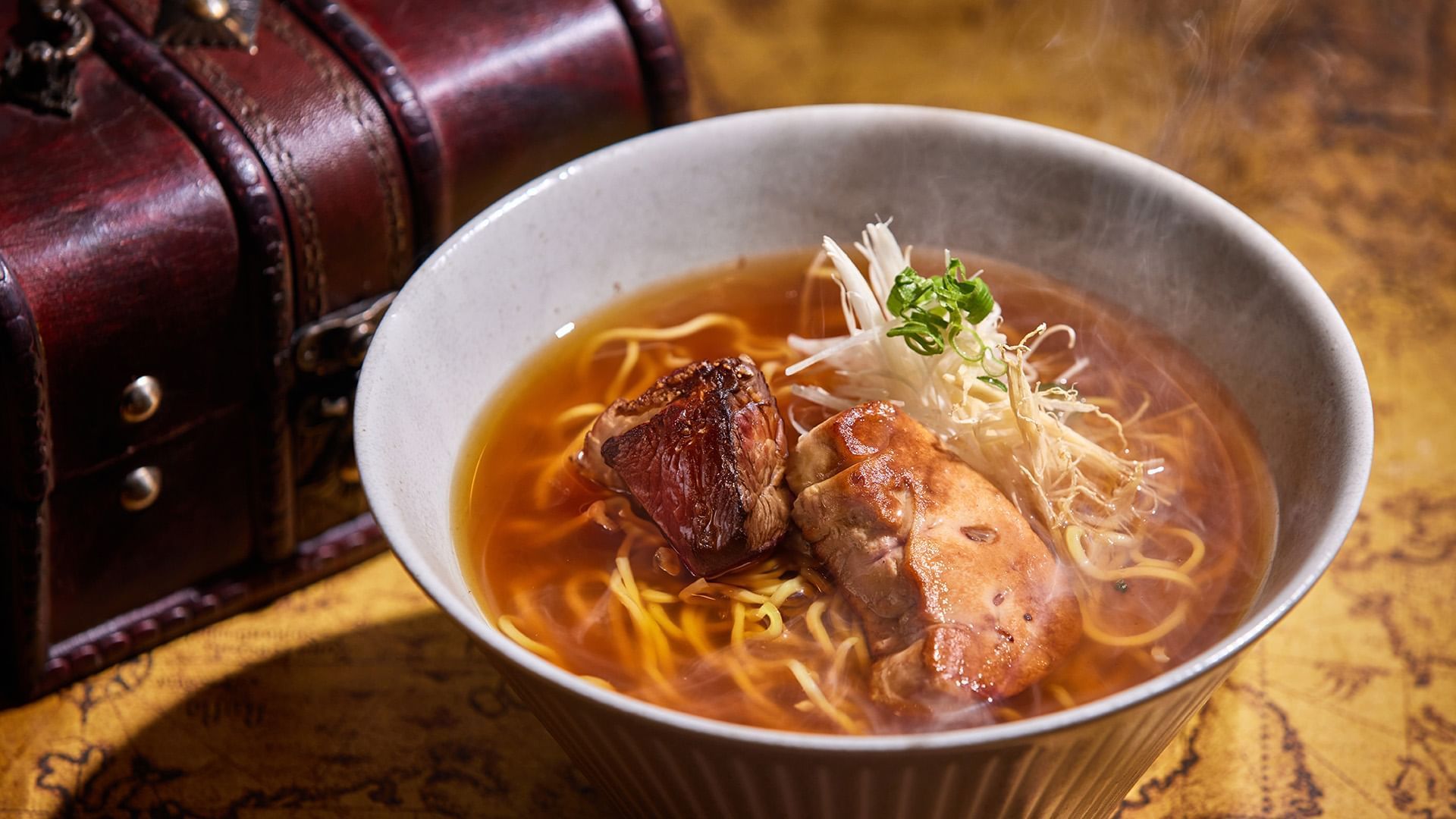 (1)北海道産黒毛和牛とフォアグラのラーメン