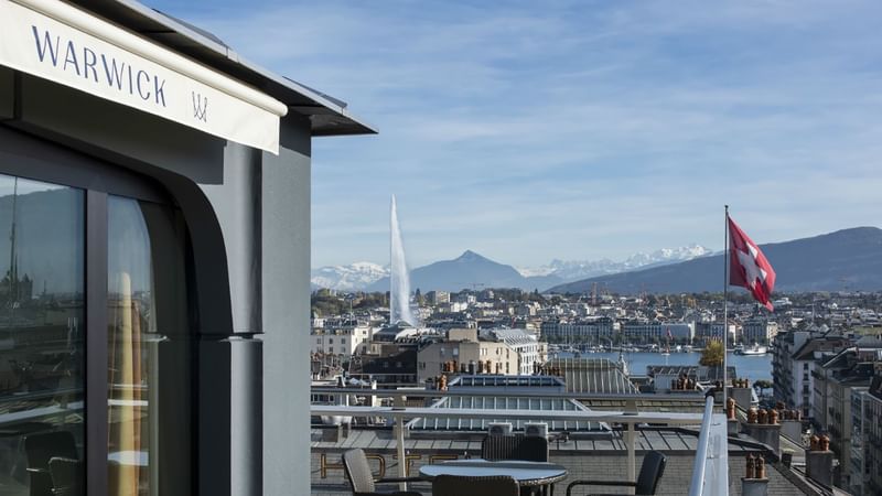 Close-up of the nameplate on Warwick Geneva