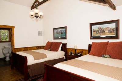 Bedroom with two beds in a lodge at Gettysburg.