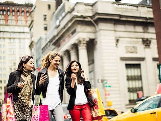 Girls shopping & having fun in New York City near Hotel Shocard