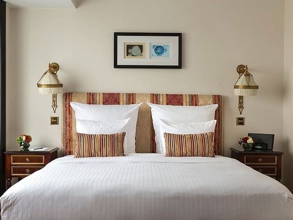 Warwick Suite Bed gedetailleerd in Hotel Barsey by Warwick