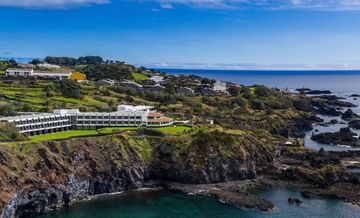 A Bensaude Hotels Collection integra o Caloura Hotel Resort no seu portfólio.