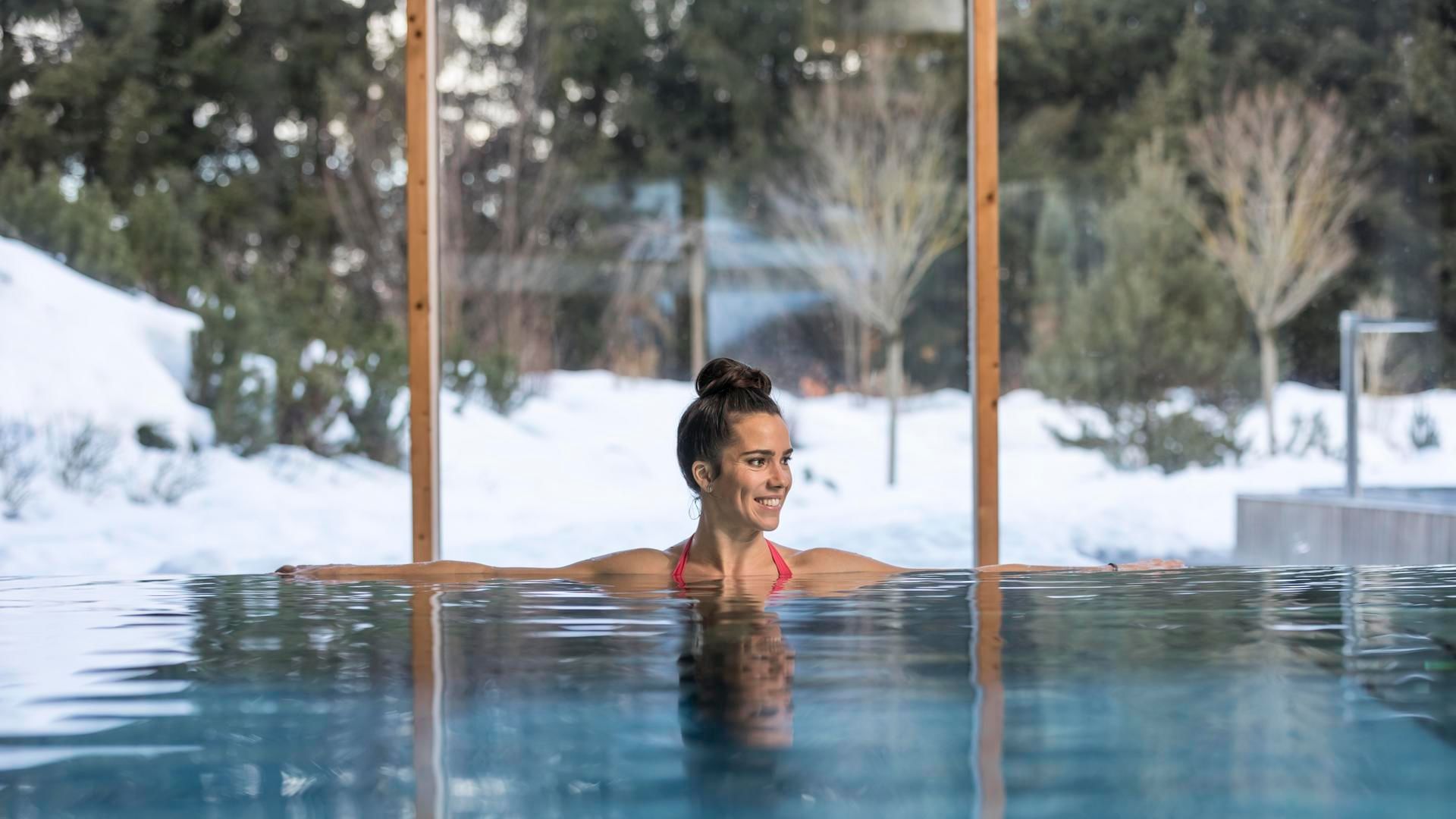 Woman relaxing in the pool at Falkensteiner Hotel Schladming