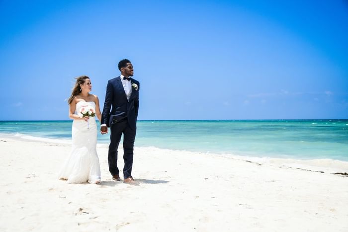 Wedding couple in the beach near Thunderbird Beach Resort