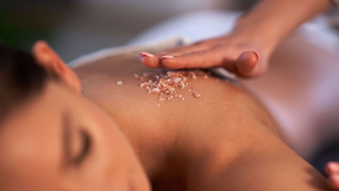 Photo d'une femme avec un gommage