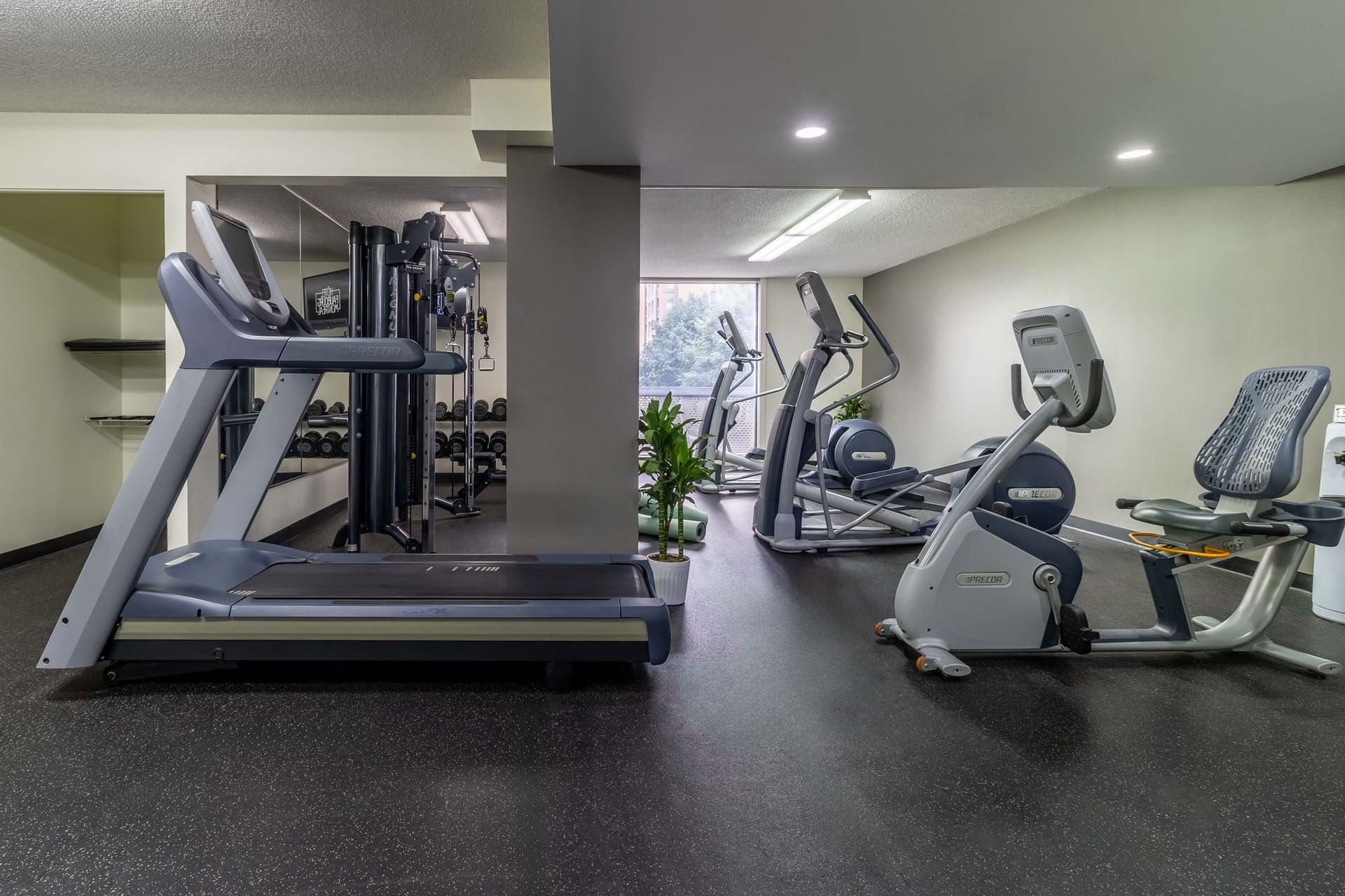 fitness_center_at_the_hotel_faubourg_montreal