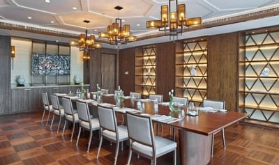 Dining area in River Café Deluxe Room at White Swan hotel