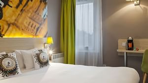 Comfoert double room with king size bed at Tabl'Hotel