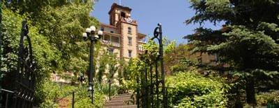 Hotel Colorado exterior and entrance
