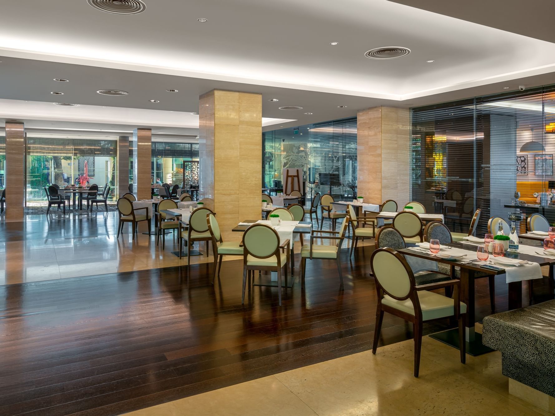 best-restaurant-and-bar-in-bucharest-crowne-plaza-bucharest