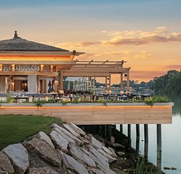 Teppanyaki Restaurant в Titanic Deluxe Golf Belek — азиатская архитектура и кулинарное шоу на берегу реки.