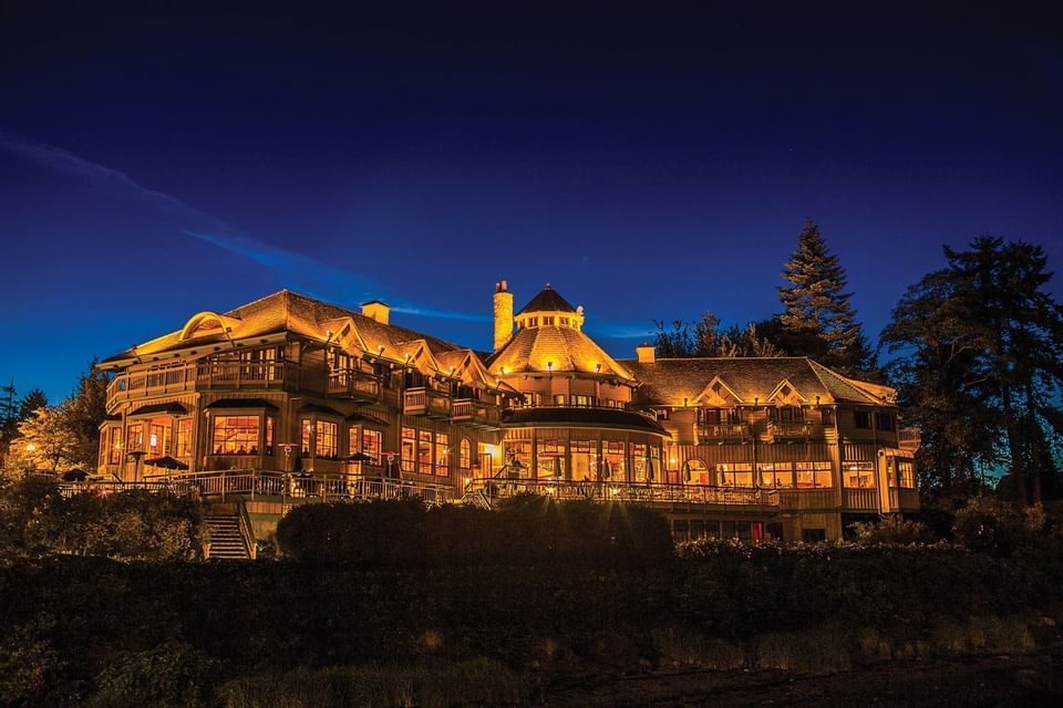 Painters Lodge at night
