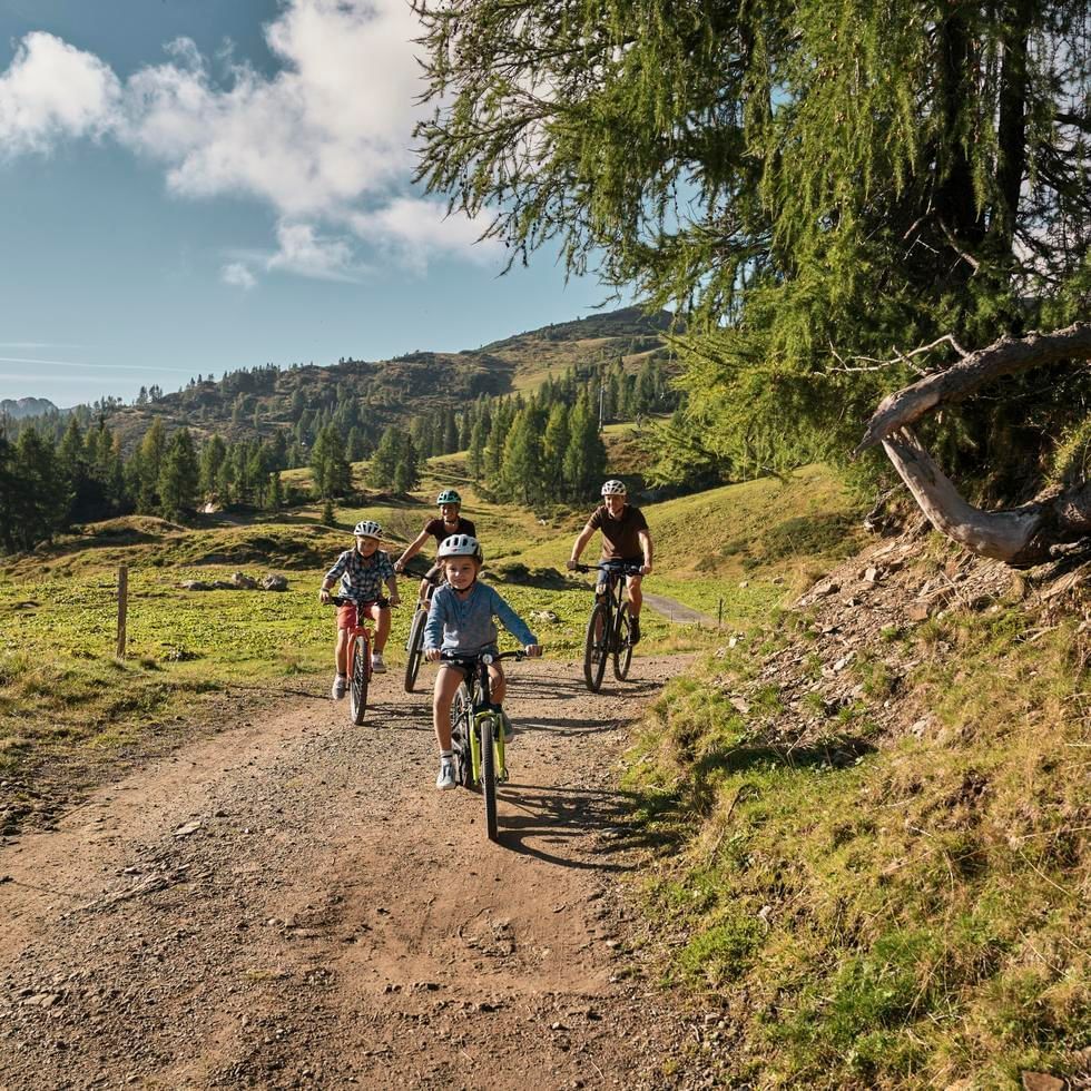 Falkensteiner Hotel Cristallo Sommer Aktiv Sommer Radfahren Familie