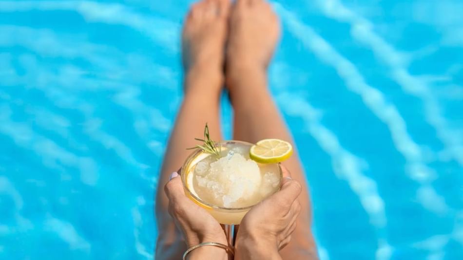 poolside drinks at the berkeley