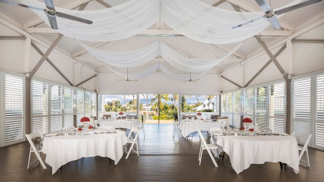Table arrangement for a wedding in Plantation Deck at Mercure Hotel Townsville