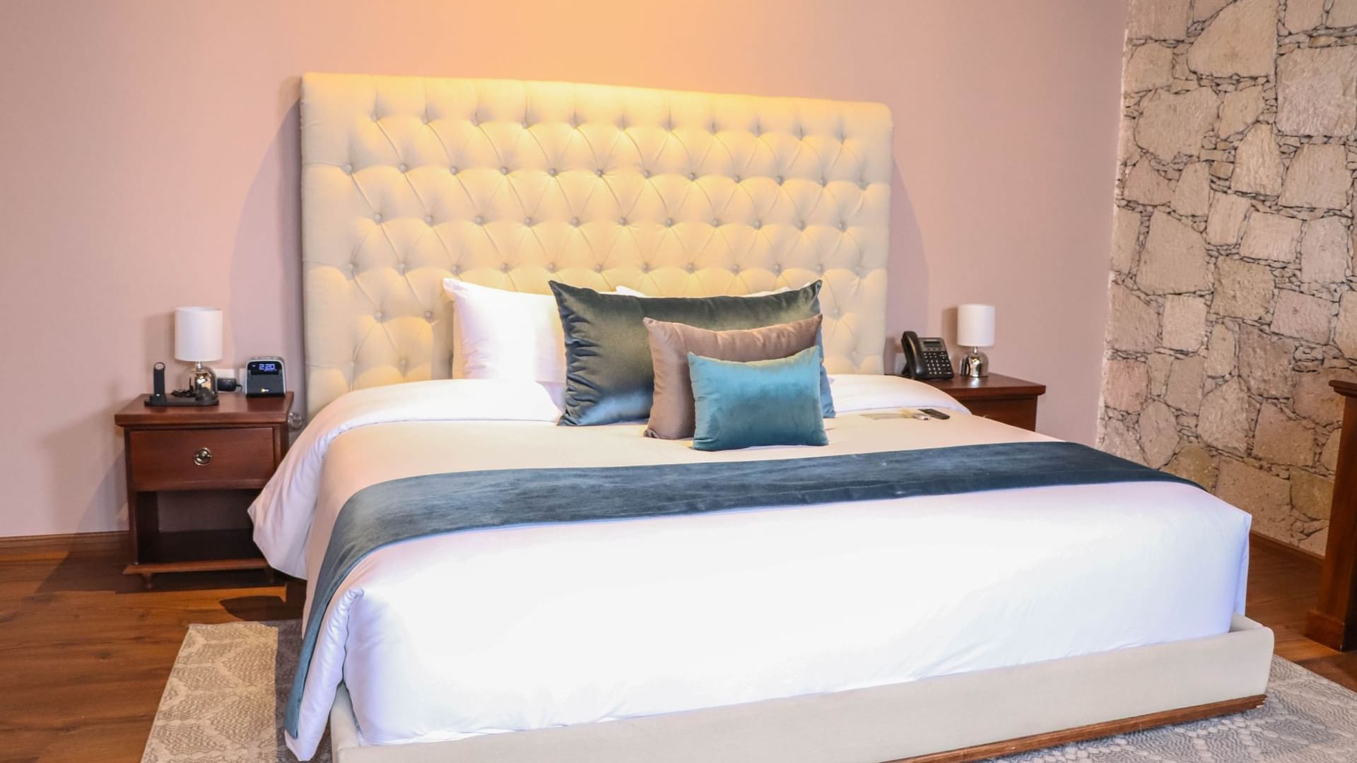 Interior of Deluxe King Room at Gamma Morelia Vista Bella