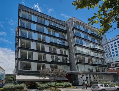 Una vista exterior del hotel de Bluedoors Hotels