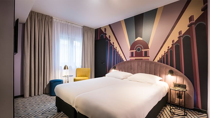 Bedroom arrangement in Twin Room at Hotel Hubert Brussels