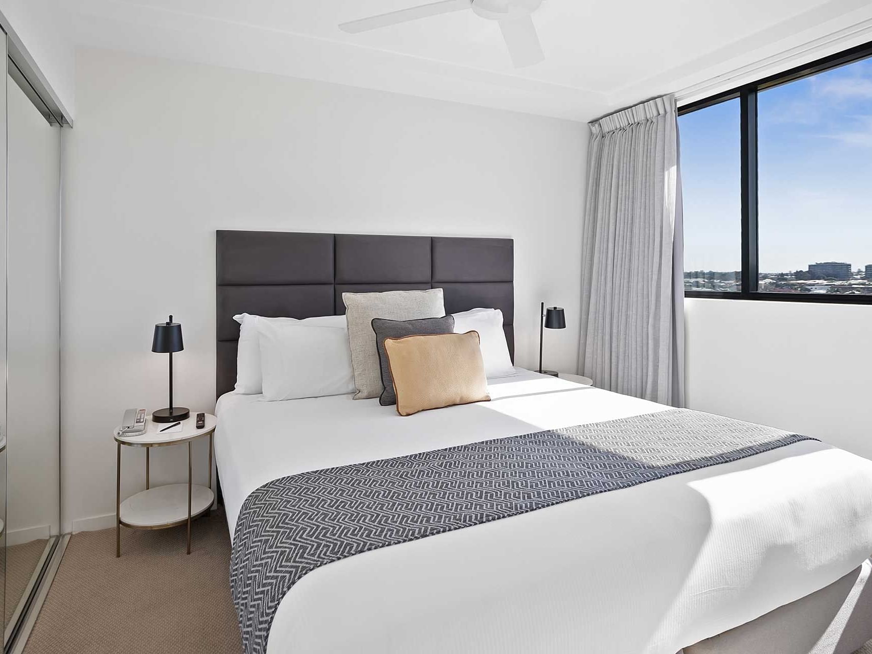 King bed in One Bedroom Apartment at Alcyone Hotel Residences which supplies Accommodation in Brisbane CBD