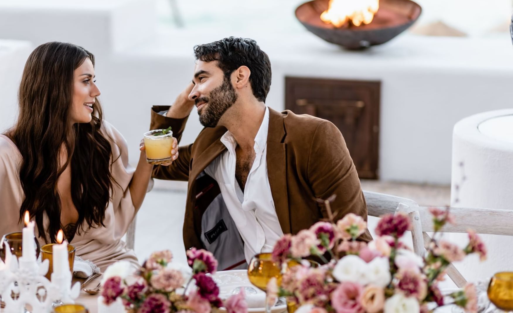 Una pareja cenando en una boda en Marquis Los Cabos