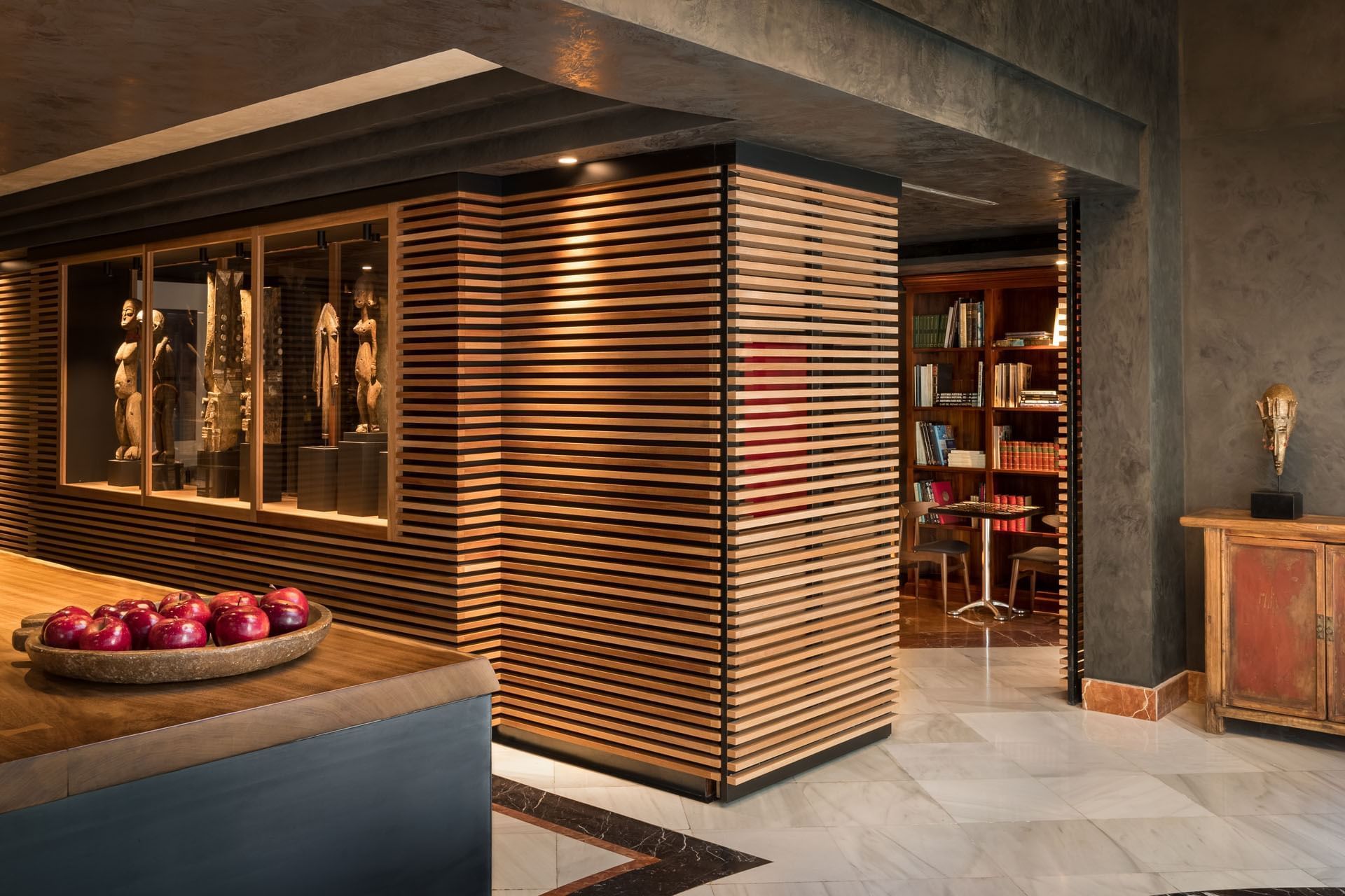 A shelf with books in the Lobby area at Barcelona Apartment