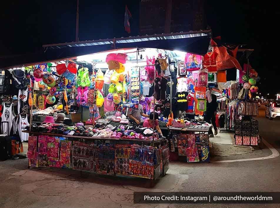 Stalls in Batu Ferringhi Night Market - Lexis Suites Penang
