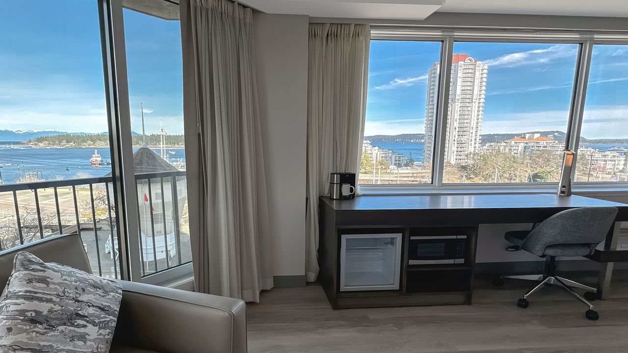 Hotel guestroom boasting scenic waterfront views of Nanaimo, BC