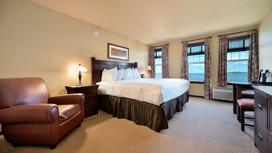 King Lakeview Room Chase On The Lake