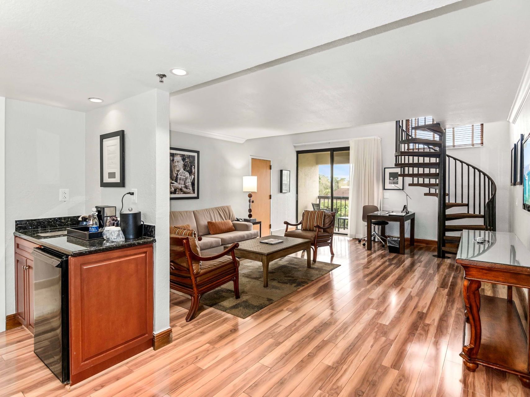 Interior & decor of a living area in Regular Lanai at Miami Lakes Hotel