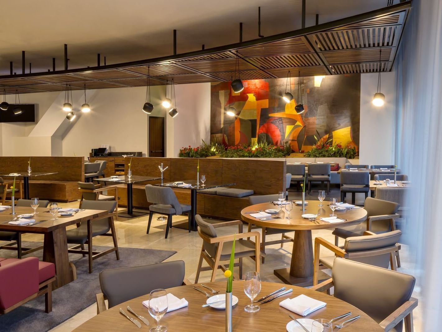 Dining tables in Restaurant 1521 at La Colección Resorts