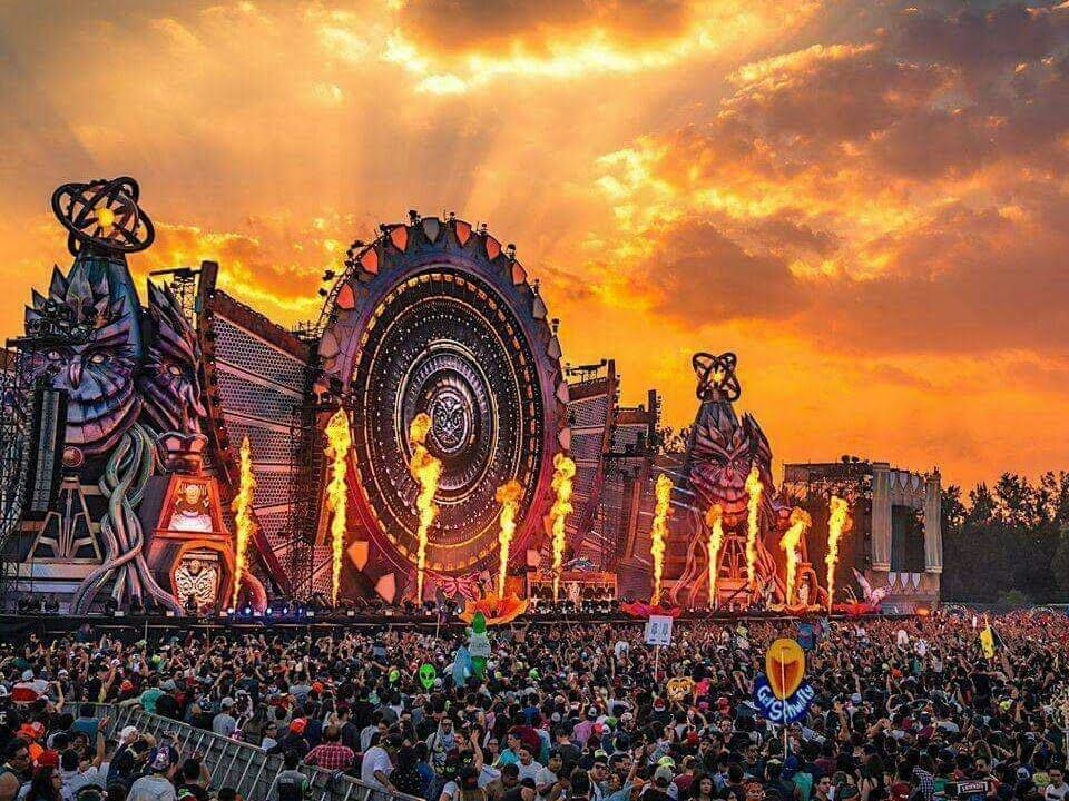 Crowded People at EDC Mexico near Grand Fiesta Americana