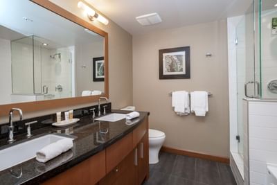   1 Bedroom Suite   bathroom Sutton Place Hotel Revelstoke 