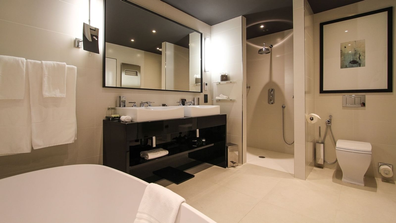 Bathroom vanity in Deluxe 4-Bedroom Villa, Domaine de Manville
