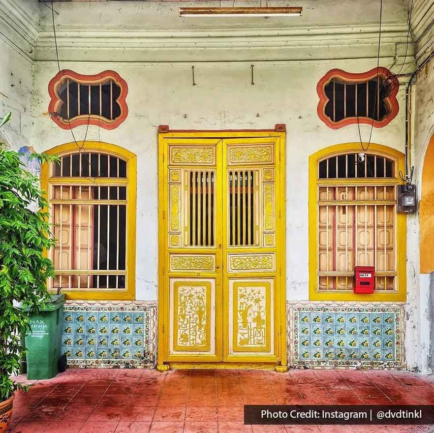 The front door of an old Penang Chinese architectural building - Lexis Suites Penang