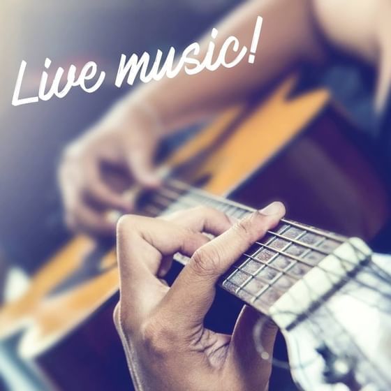 ¡Música en vivo! cartel en Ibagari Boutique Hotel