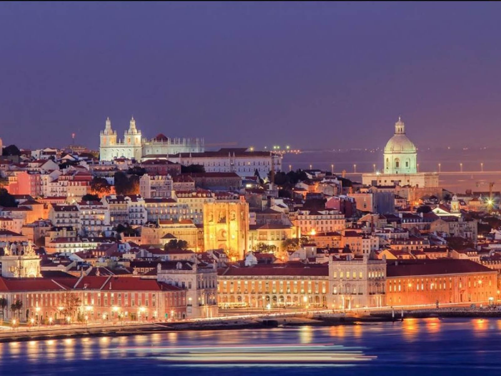 Vue de Lisbonne pendant la nuit