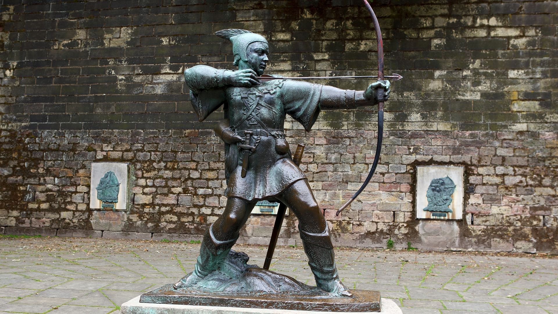 Statue of Robin Hood in Village Hotels Nottingham