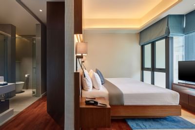Bedroom & Bathroom in Pinnacle Suite at Tribeca Serviced Suites