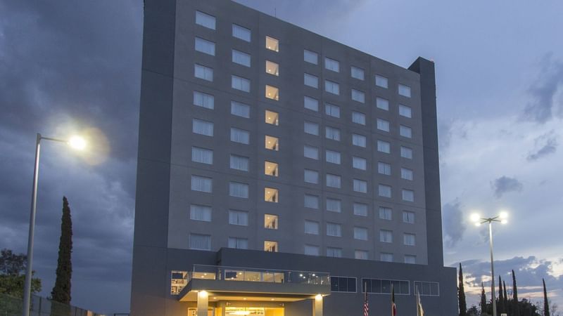 Low angle exterior of Fiesta Inn Suites Aeropuerto del Bajío at night