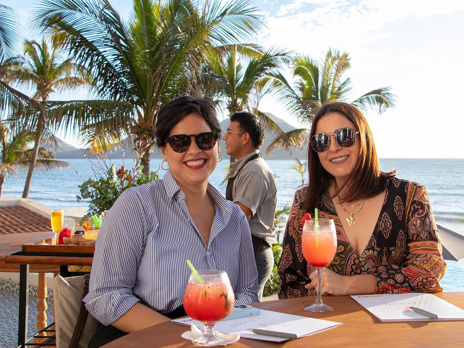 Ladies in Terraza Tramonto by the sea, Viaggio Resort Mazatlan