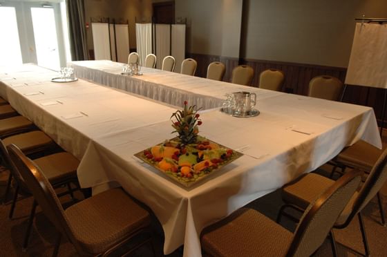 U shaped table setup in meeting room