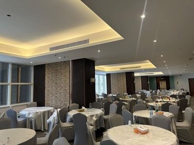 Restaurant at Elaf Qinwan Hotel