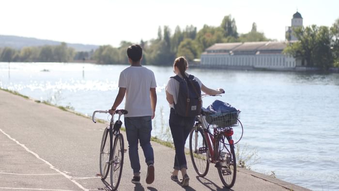 Couple with bicycles in Loire Valley near The Original Hotels